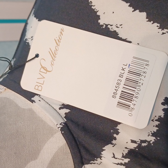 NEW! BLVD Collection black/white dress with side cut outs 5416 - Picture 7 of 12